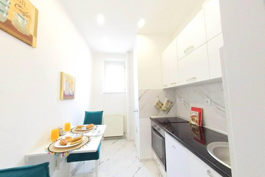 Cute And Sunny Studio - Central Location Сараево Екстериор снимка