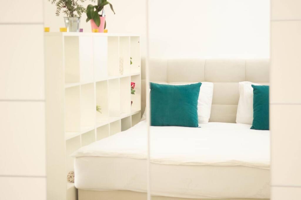 Cute And Sunny Studio - Central Location Сараево Екстериор снимка